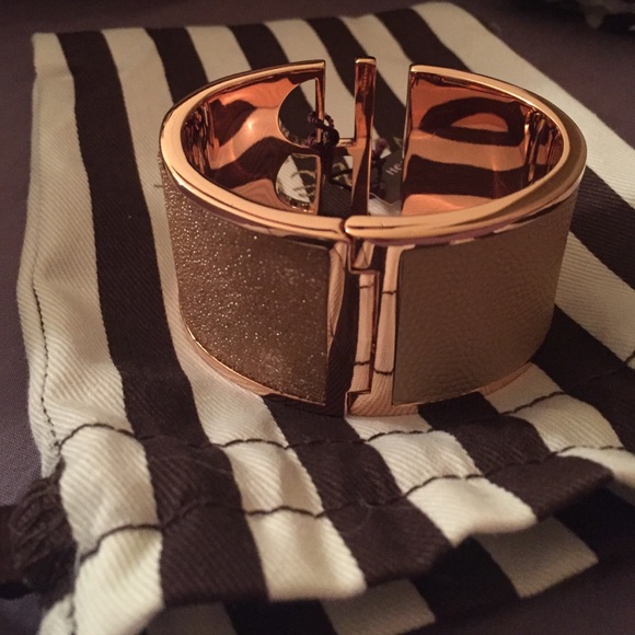 Henri Bendel Logo Metropolitan Cuff - Picture 3 of 10
